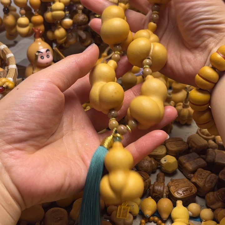 微瑕金蟾手持葫芦