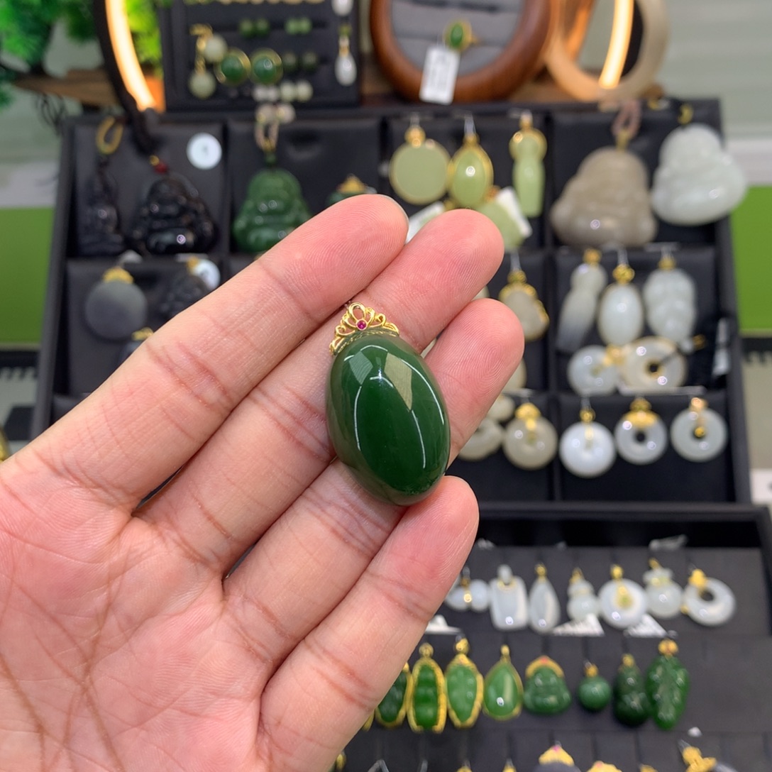 谷***多和田玉18K金镶嵌吊坠(赠链)