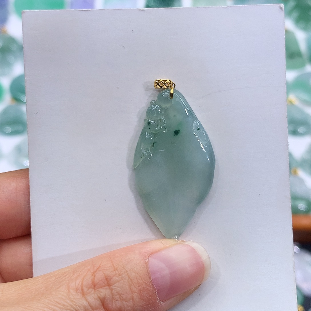 翡翠18K金镶嵌颈饰翡翠吊坠