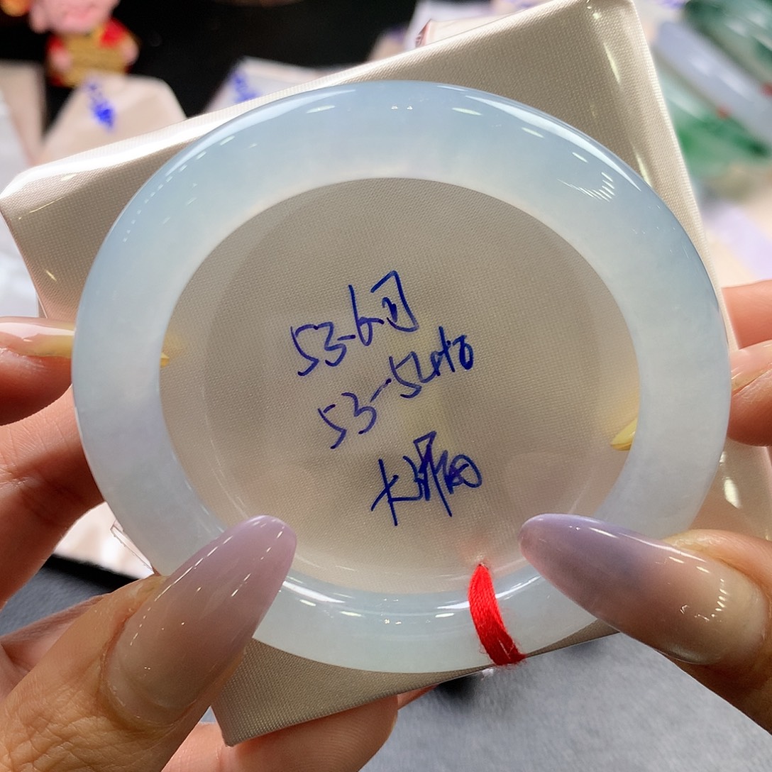 翡翠未镶嵌手镯53.6圆大漏