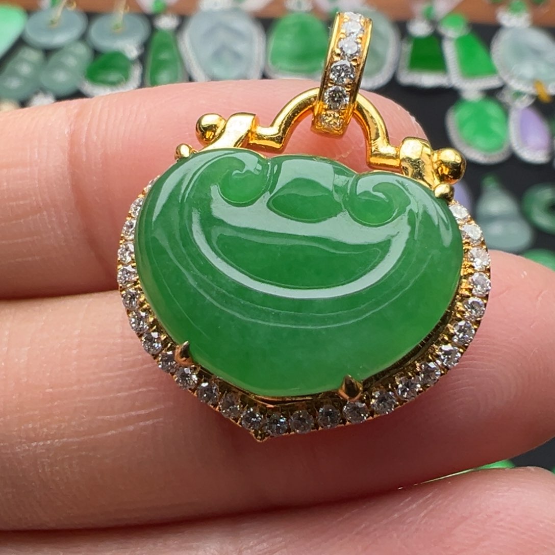 翡翠颈饰18K金镶嵌如意