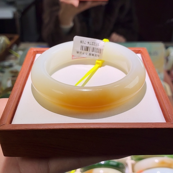 和田玉未镶嵌手镯14.  57/58