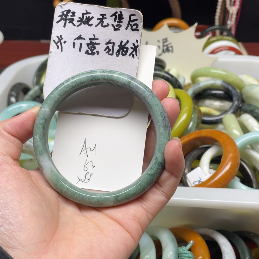 蛇纹石玉手镯未镶嵌