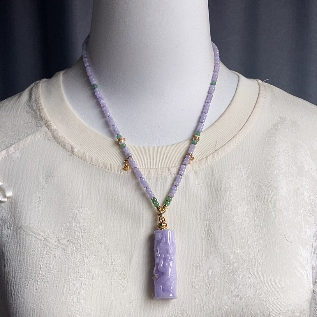 翡翠未镶嵌吊坠(赠链)