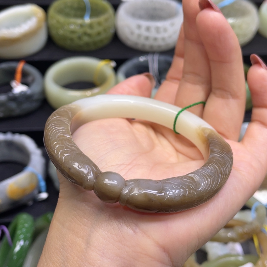 和田玉手镯未镶嵌100