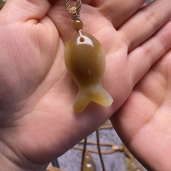 呢***喃和田玉（糖玉）未镶嵌颈饰