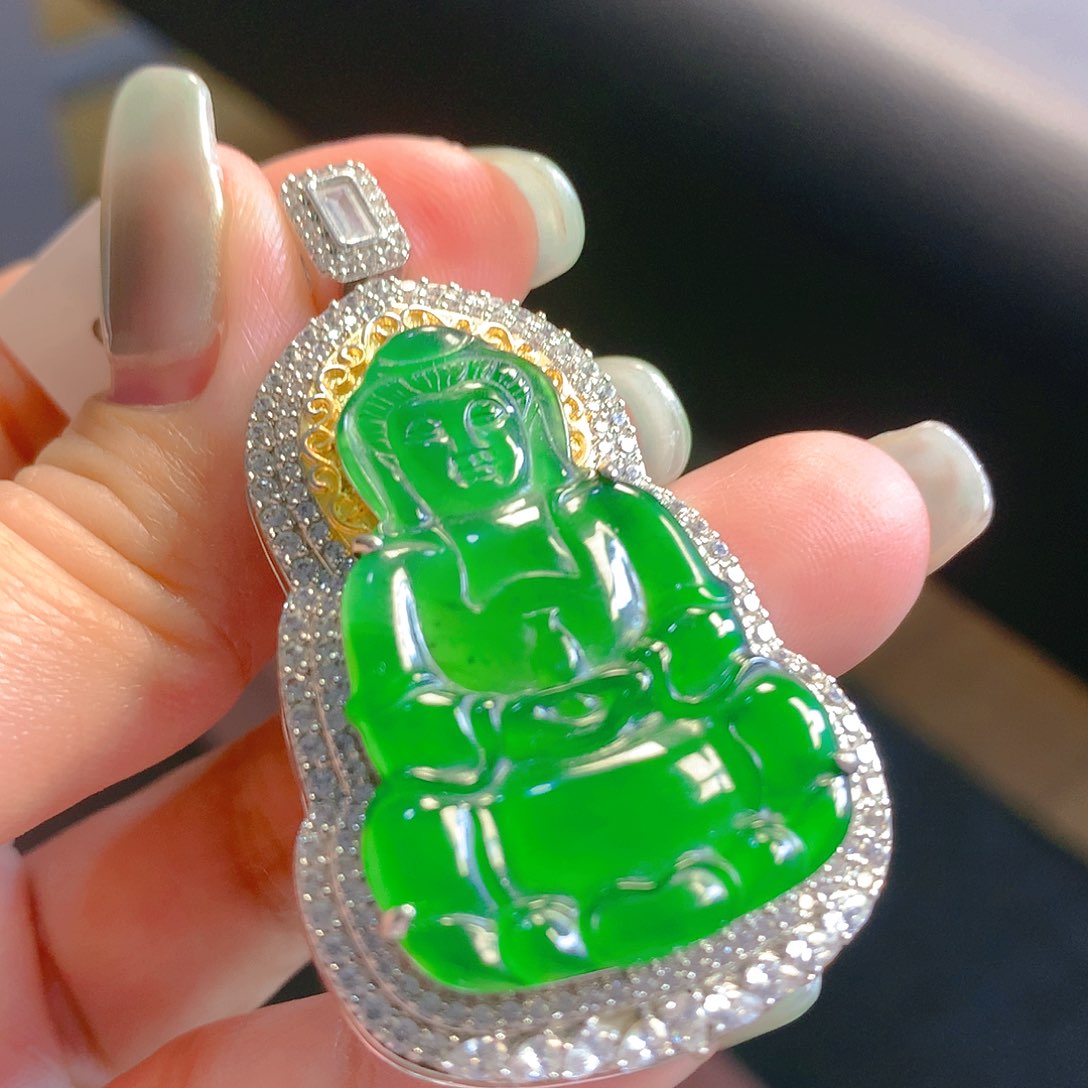 翡翠颈饰未镶嵌翡翠