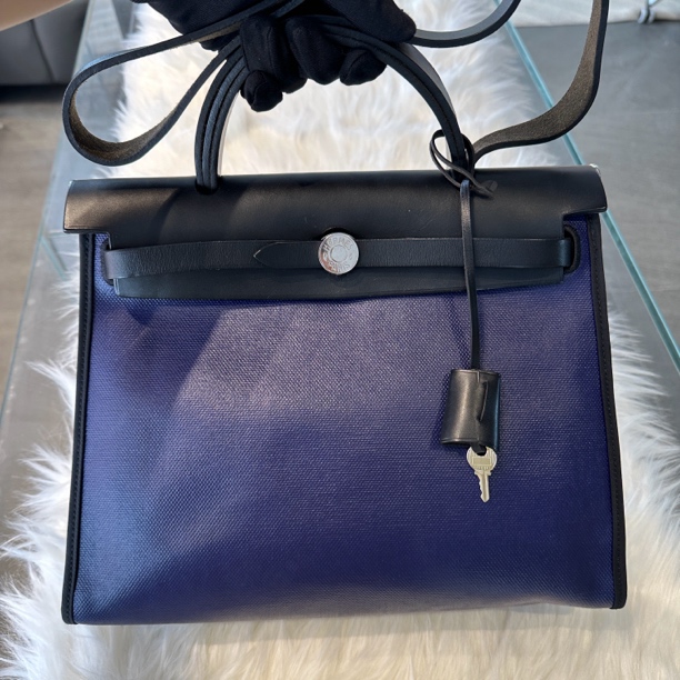 95新 Hermes/爱马仕 98新 电光蓝防水布herbag31 C刻 单肩包