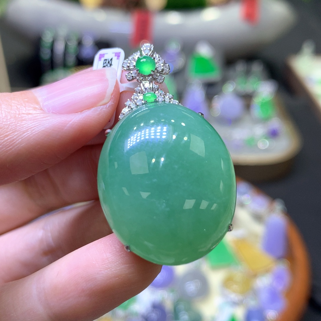 【闪购商品】翡翠颈饰18K金镶嵌翡翠吊坠项链