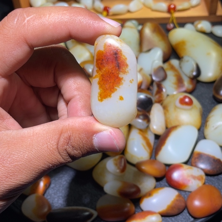 和田玉颈饰未镶嵌26.3克原籽无修