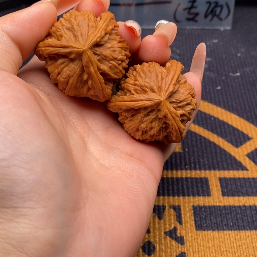 老***眼文玩核桃吊坠白狮子