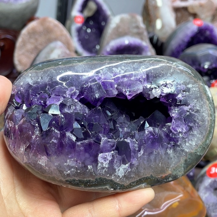 水晶摆件未镶嵌捡漏