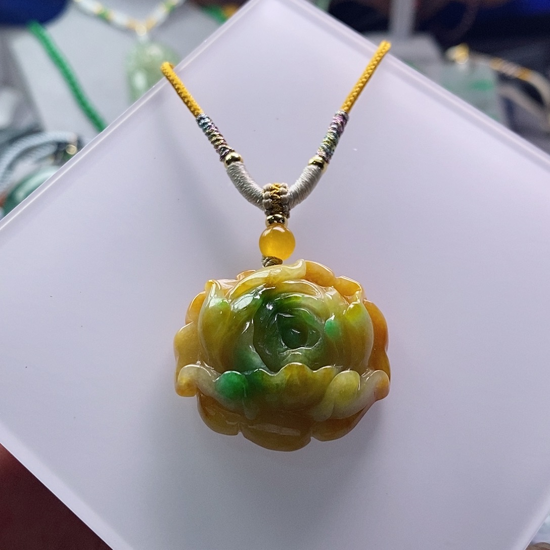 翡翠未镶嵌吊坠(赠链)