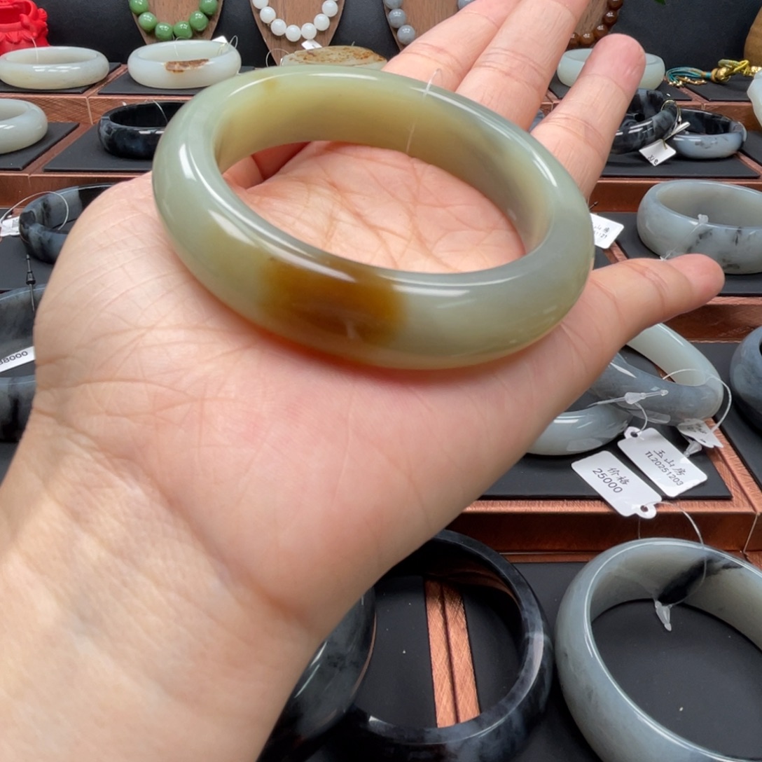 和田玉未镶嵌手镯56圈口