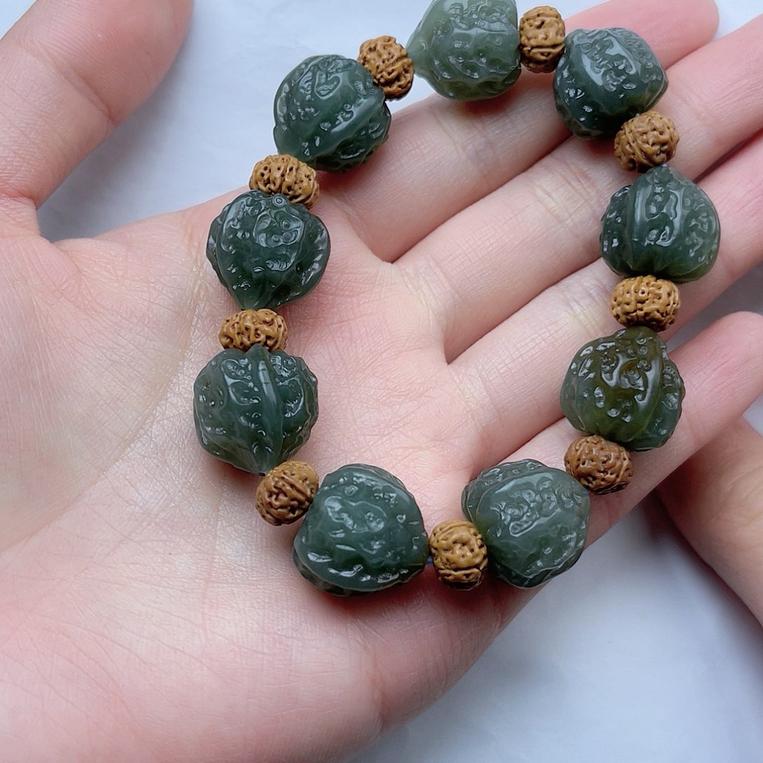 和田玉手串。k k未镶嵌