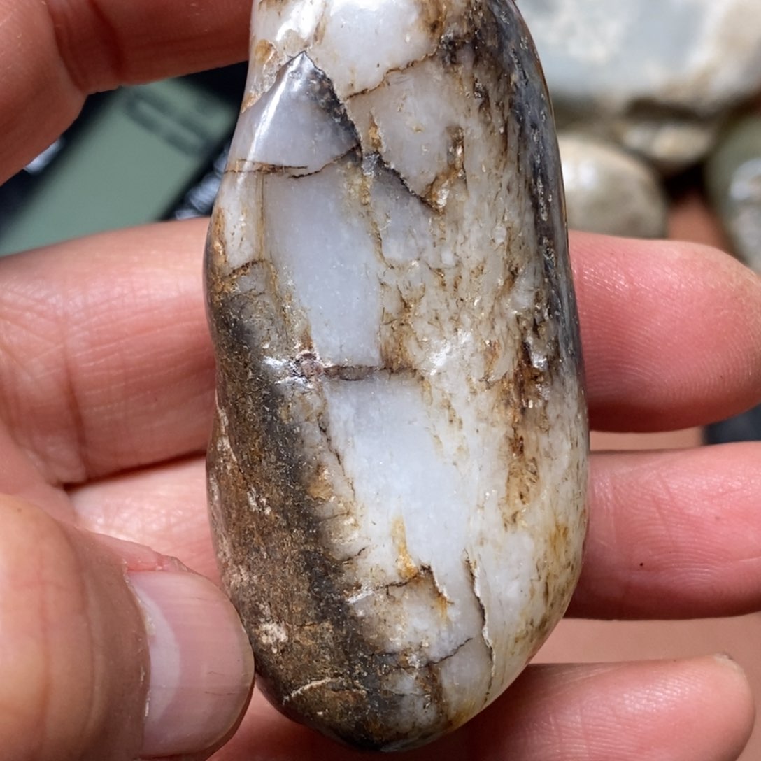 和田玉挂件足铂镶嵌