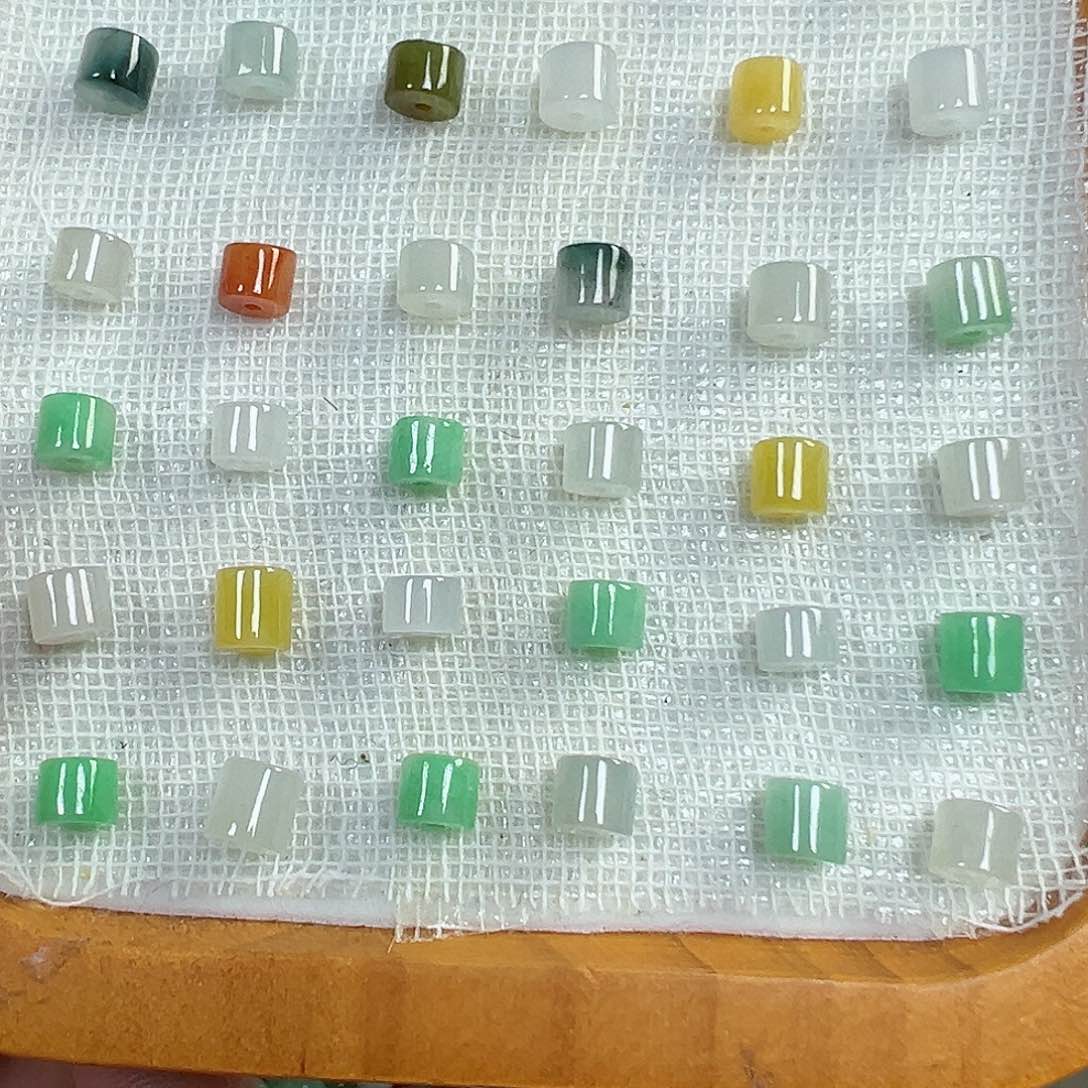 翡翠散珠桶珠2颗，两颗起
