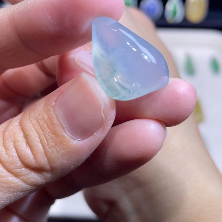 翡翠未镶嵌颈饰随行