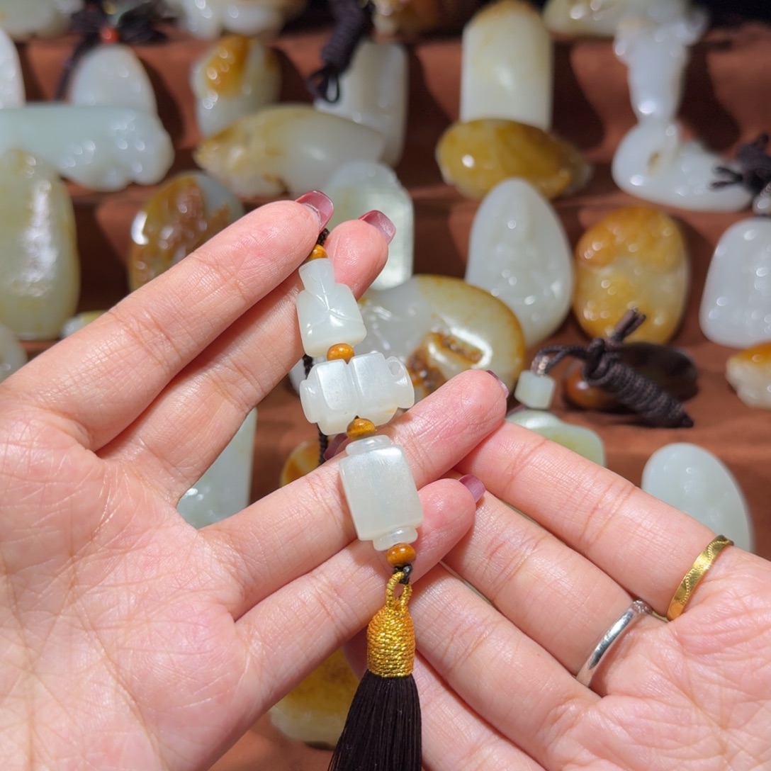 和田玉未镶嵌车挂