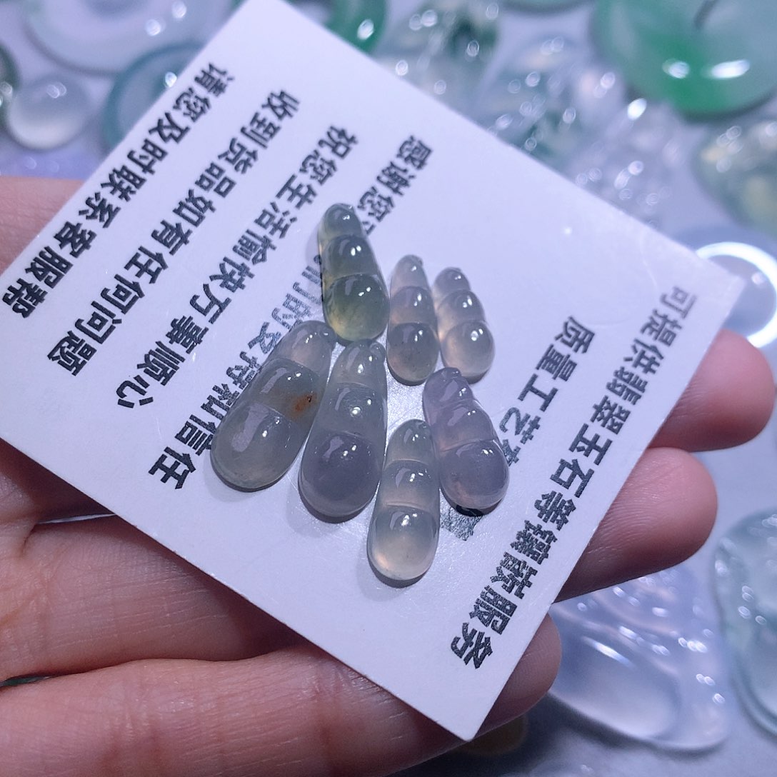 【闪购商品】翡翠颈饰未镶嵌一手豆