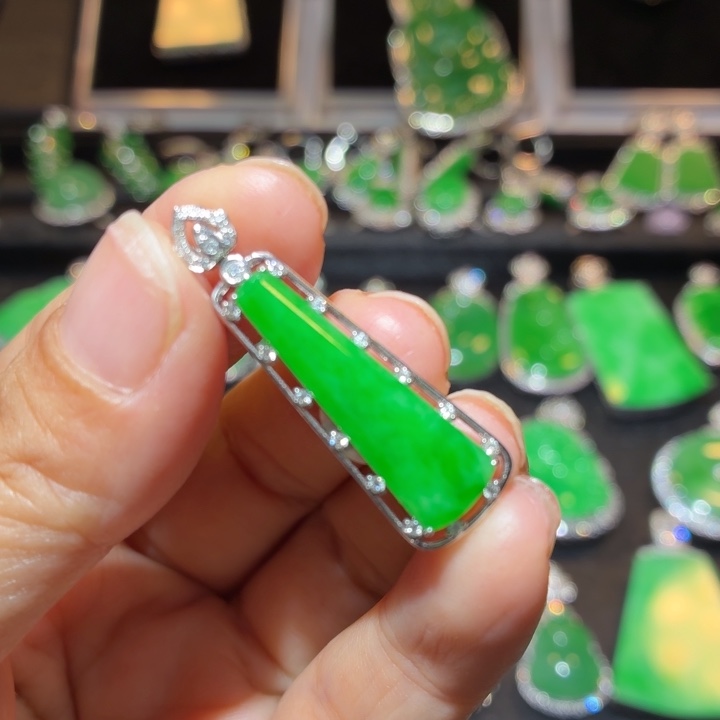 吊坠(不含链)18K金镶嵌翡翠翡翠