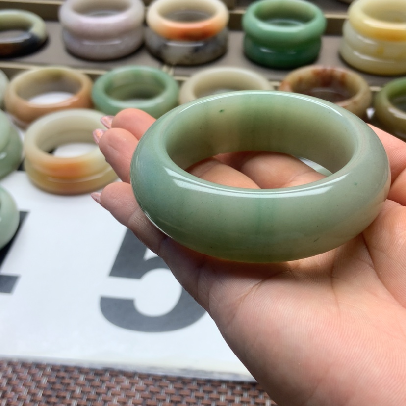 【闪购商品】石英质玉手镯未镶嵌钰****）