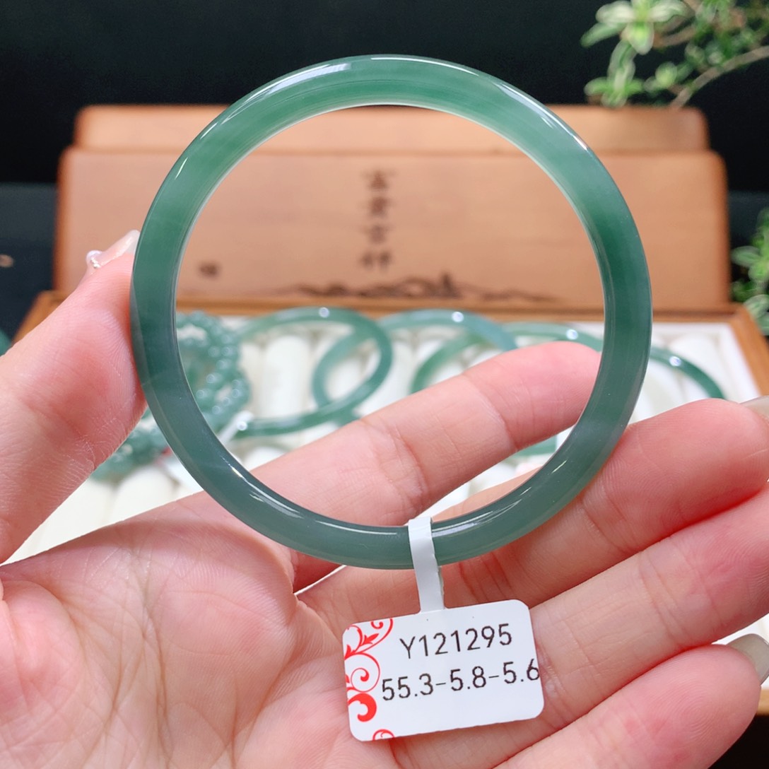 翡翠手镯未镶嵌天然