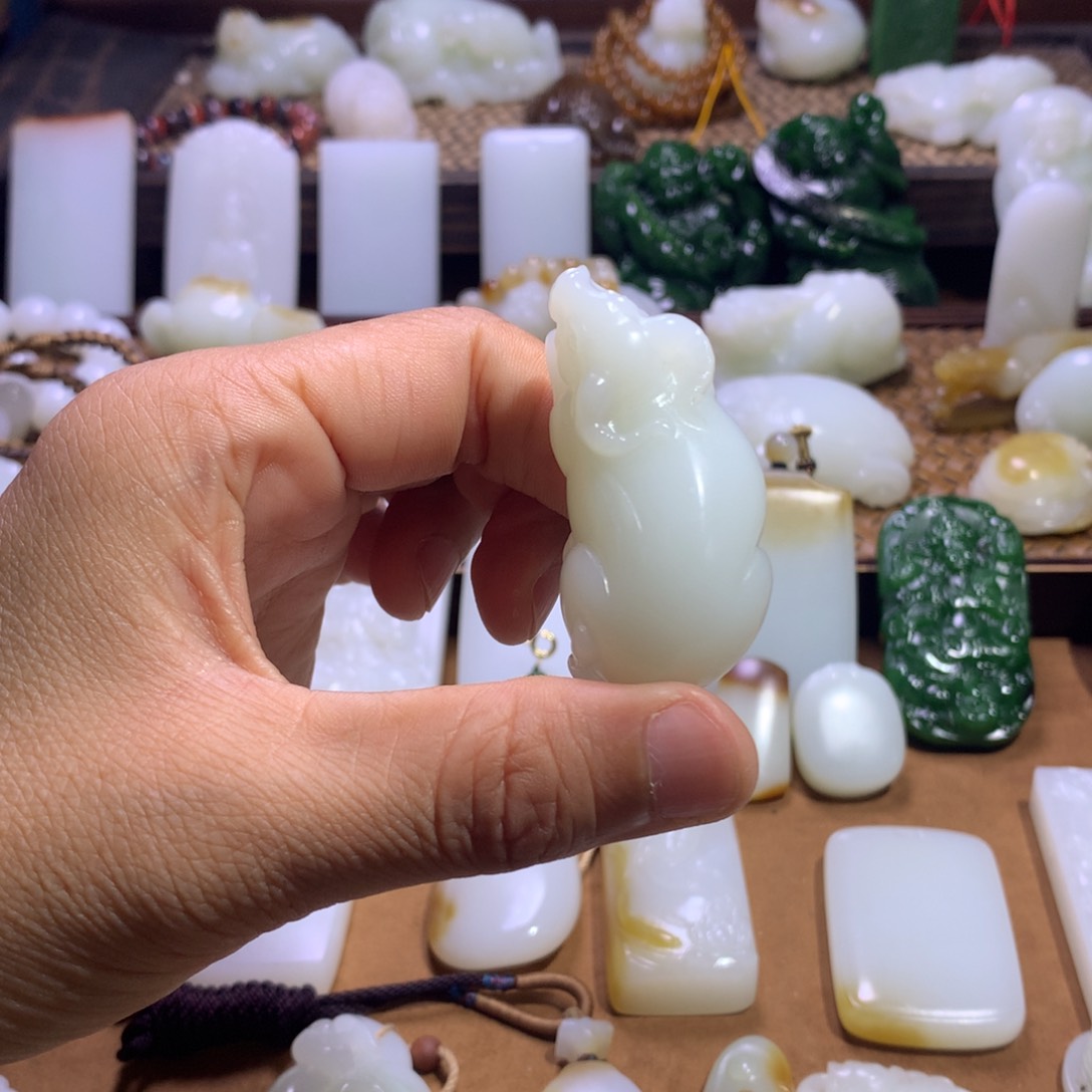 和田玉未镶嵌颈饰