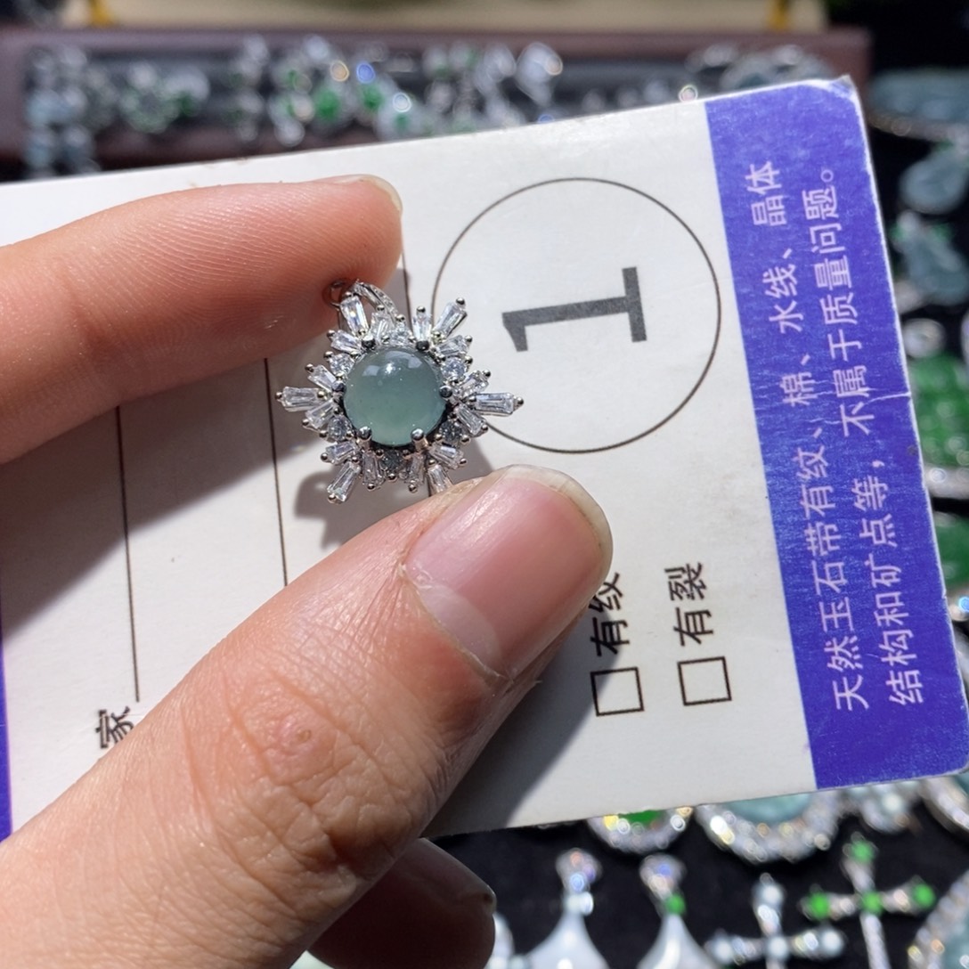 翡翠未镶嵌颈饰翡翠