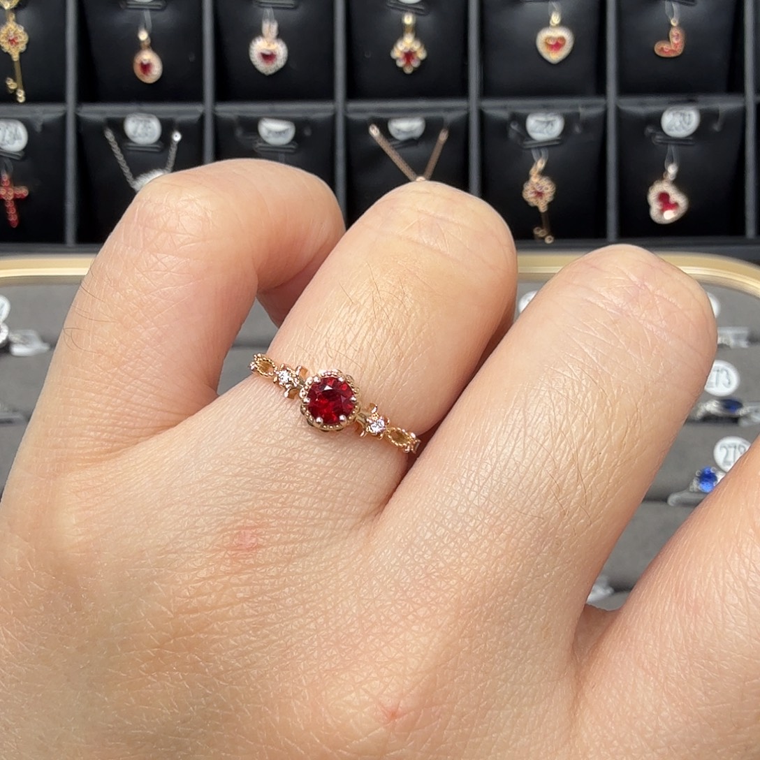 18K金镶嵌红宝石戒指复古圆形0.34ct