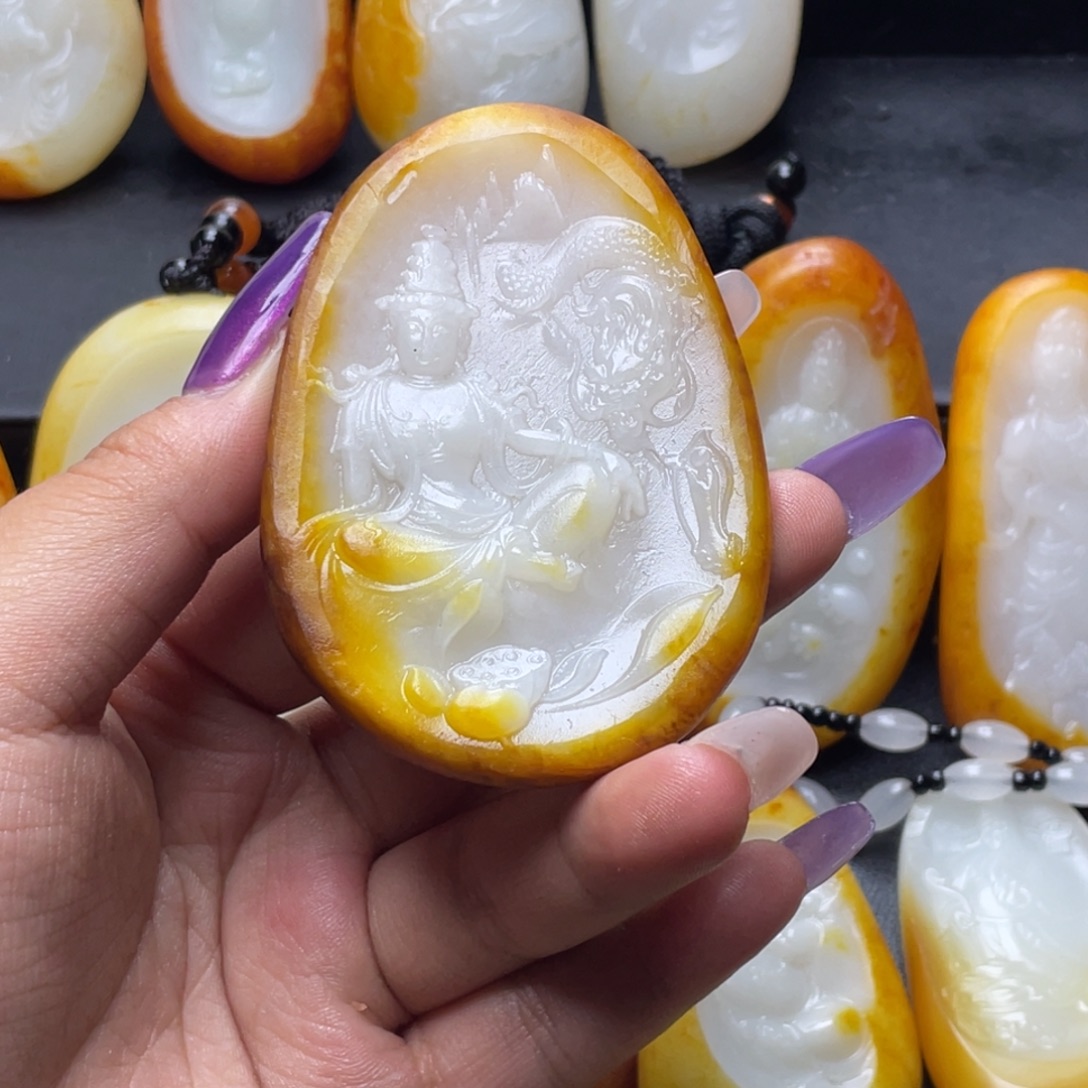 胡***叔和田玉未镶嵌颈饰