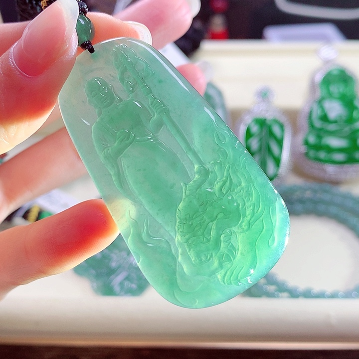 翡翠颈饰未镶嵌天然