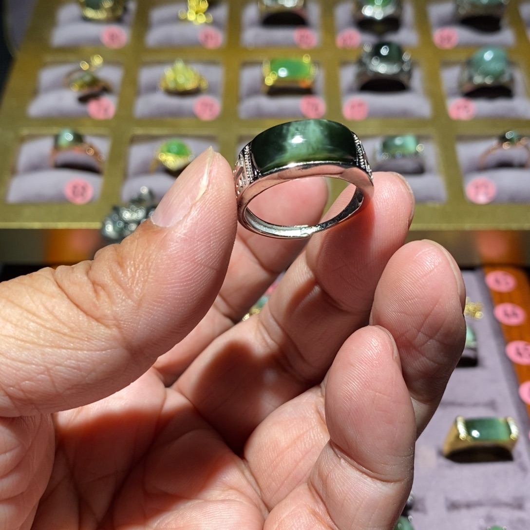 一***海和田玉（碧玉）未镶嵌戒指