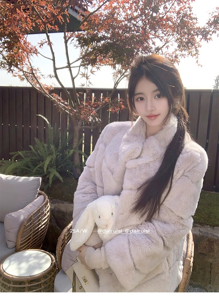 黛瑞丝“千金兔”高领短款冬季外套