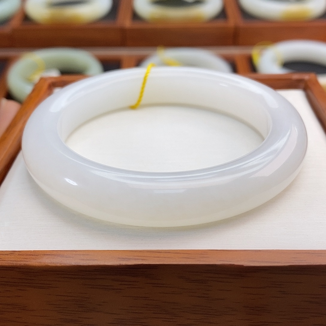 和田玉（白玉）手镯未镶嵌55