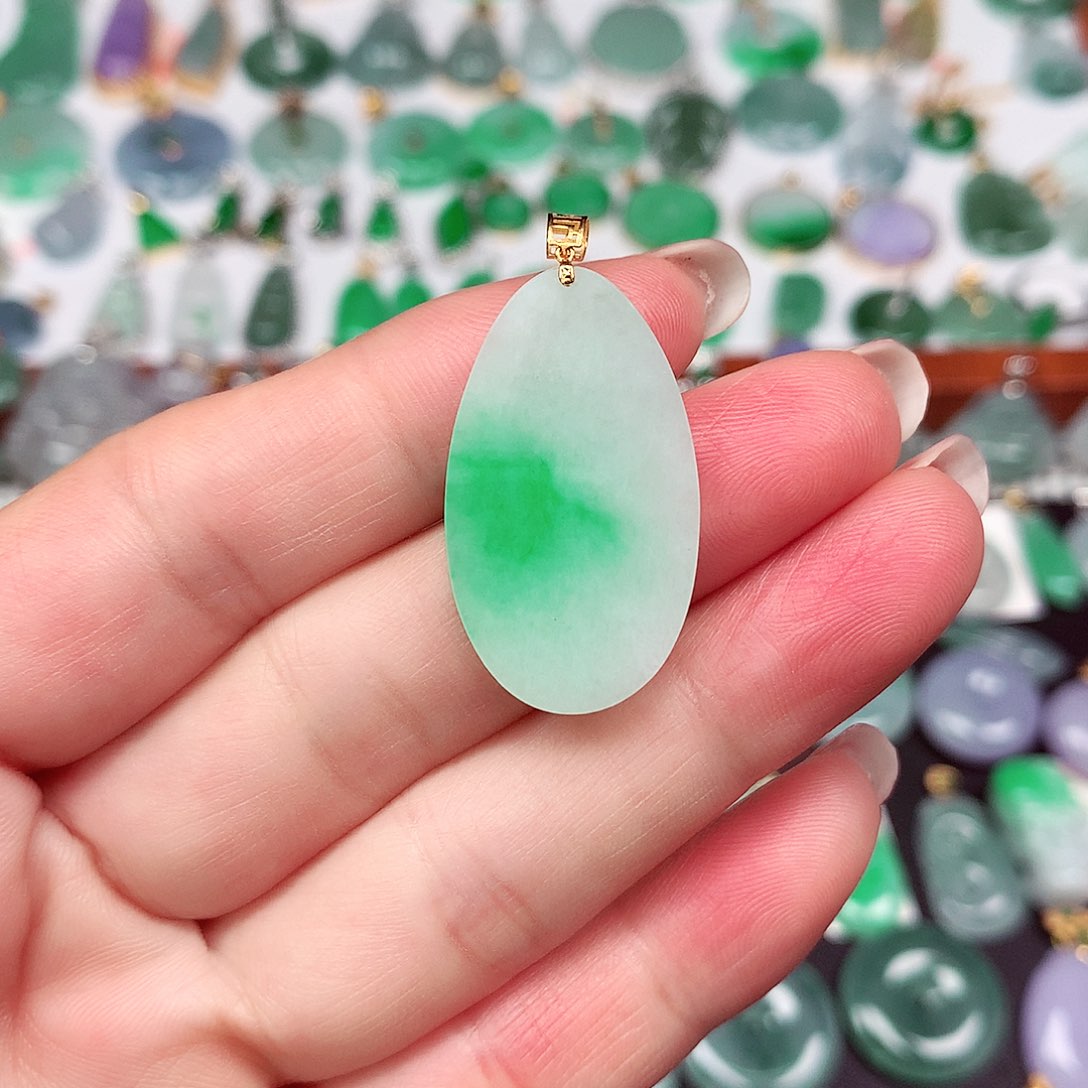 翡翠颈饰18K金镶嵌天然翡翠A货