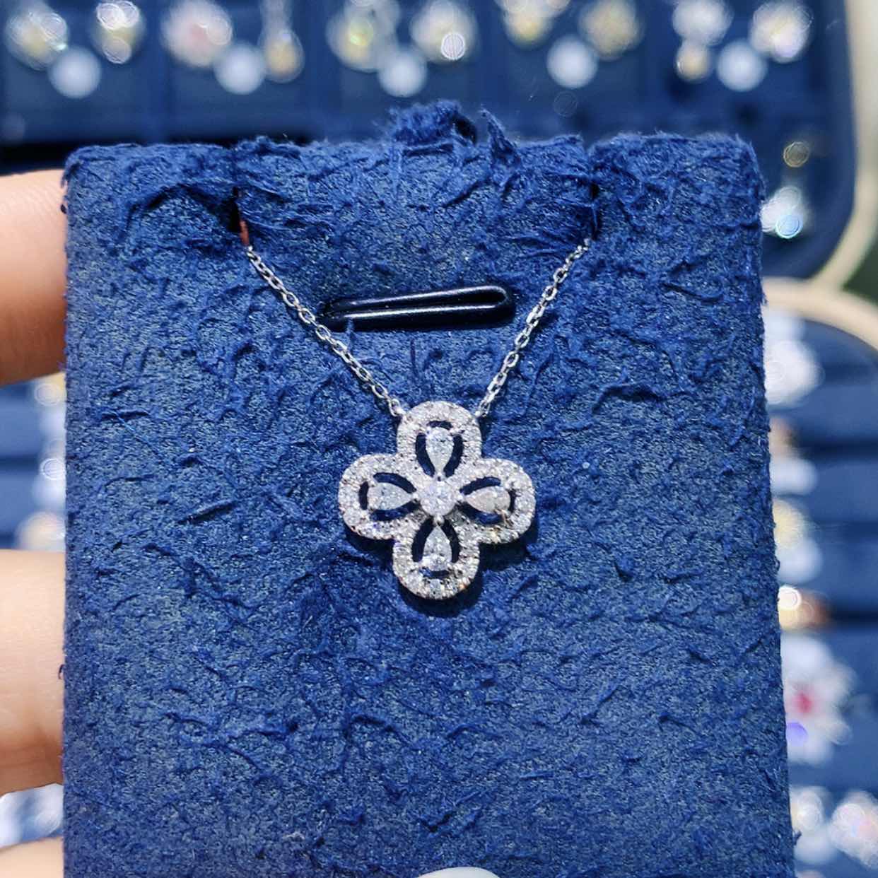 【闪购商品】钻石颈饰18K金镶嵌蛋*四叶草项链