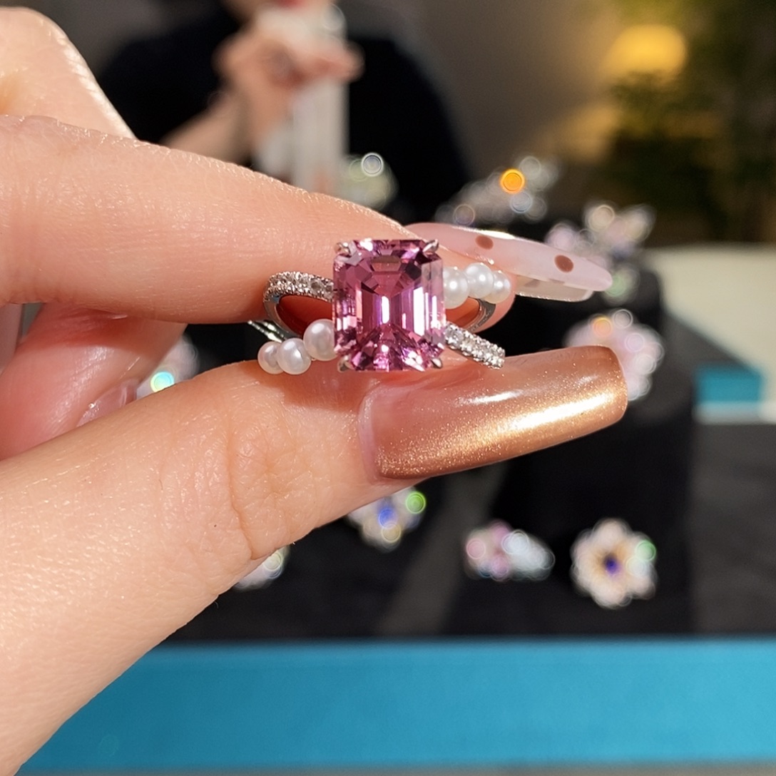 18K金镶嵌碧玺戒指4.04ct