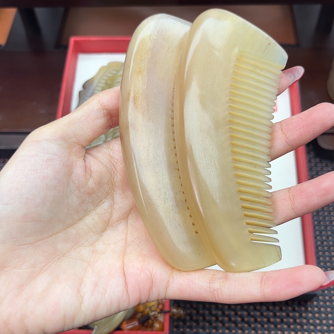 纯手工制作纯牛角梳子