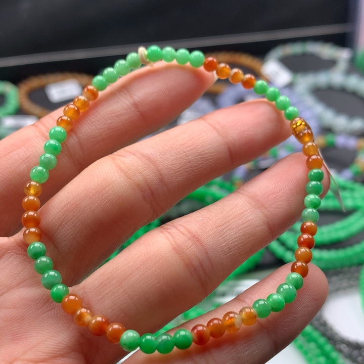 翡翠手镯未镶嵌卡