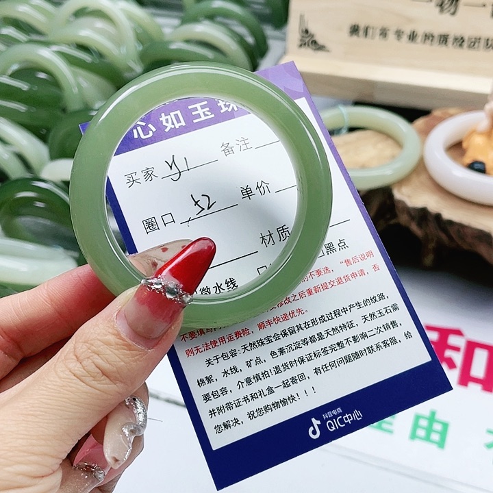 和田玉手镯未镶嵌?***y