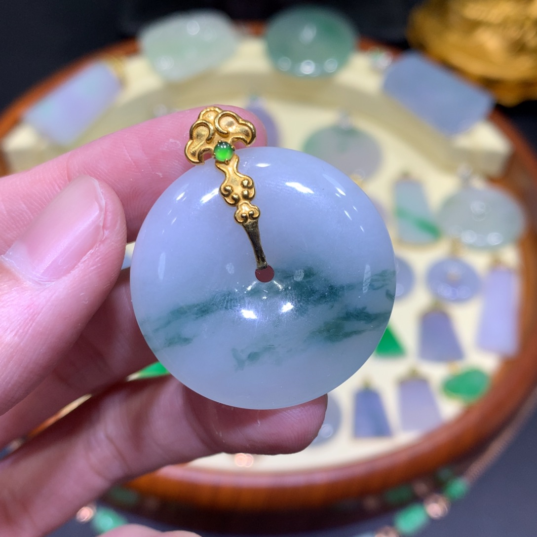 翡翠吊坠(不含链)18K金镶嵌