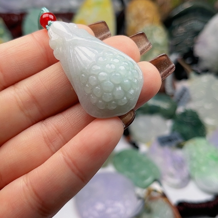 翡翠未镶嵌颈饰挂件