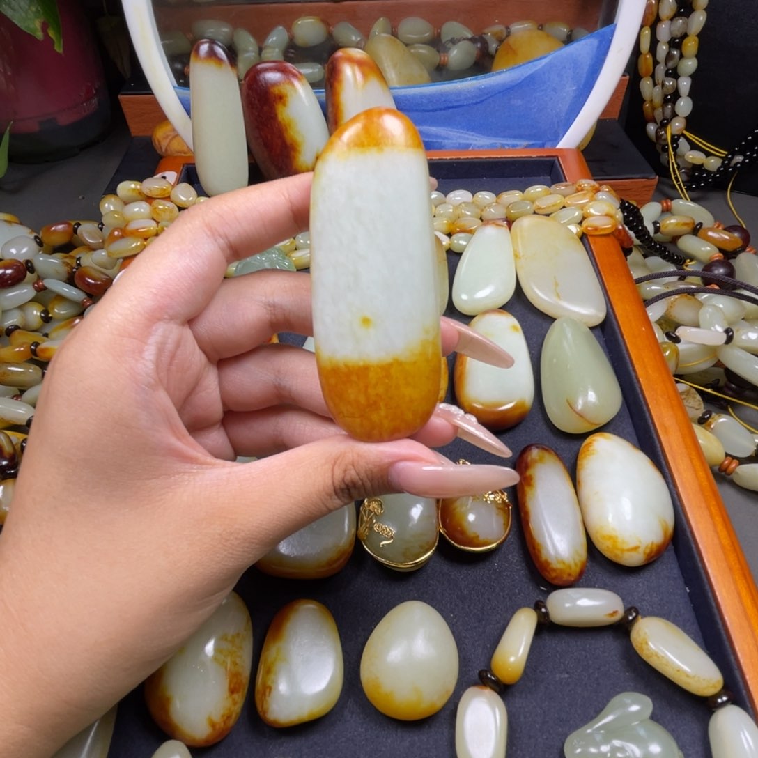 和田玉未镶嵌颈饰多*叮