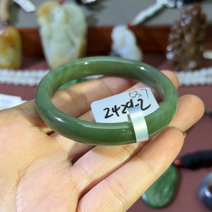 和田玉（碧玉）未镶嵌手镯