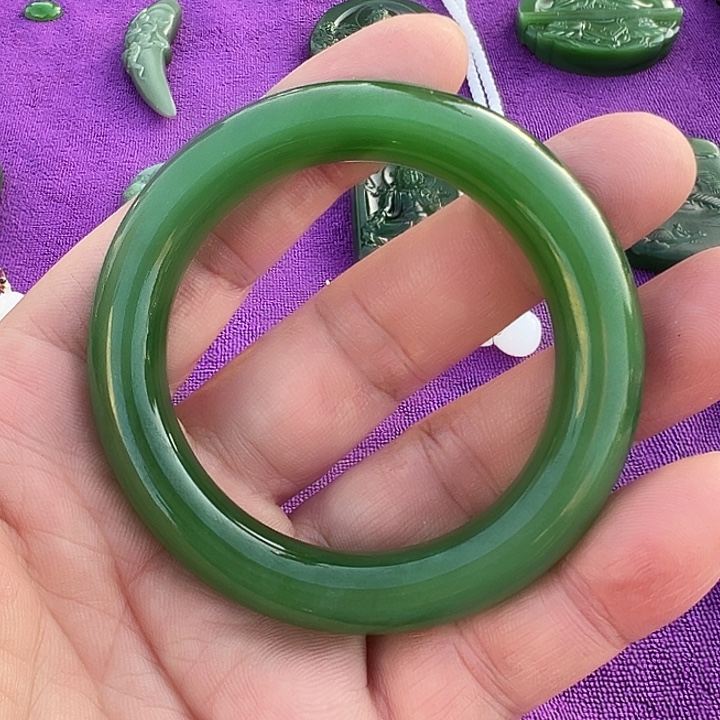 和田玉（碧玉）未镶嵌手镯
