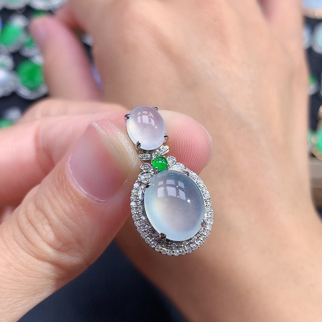 翡翠18K金镶嵌颈饰