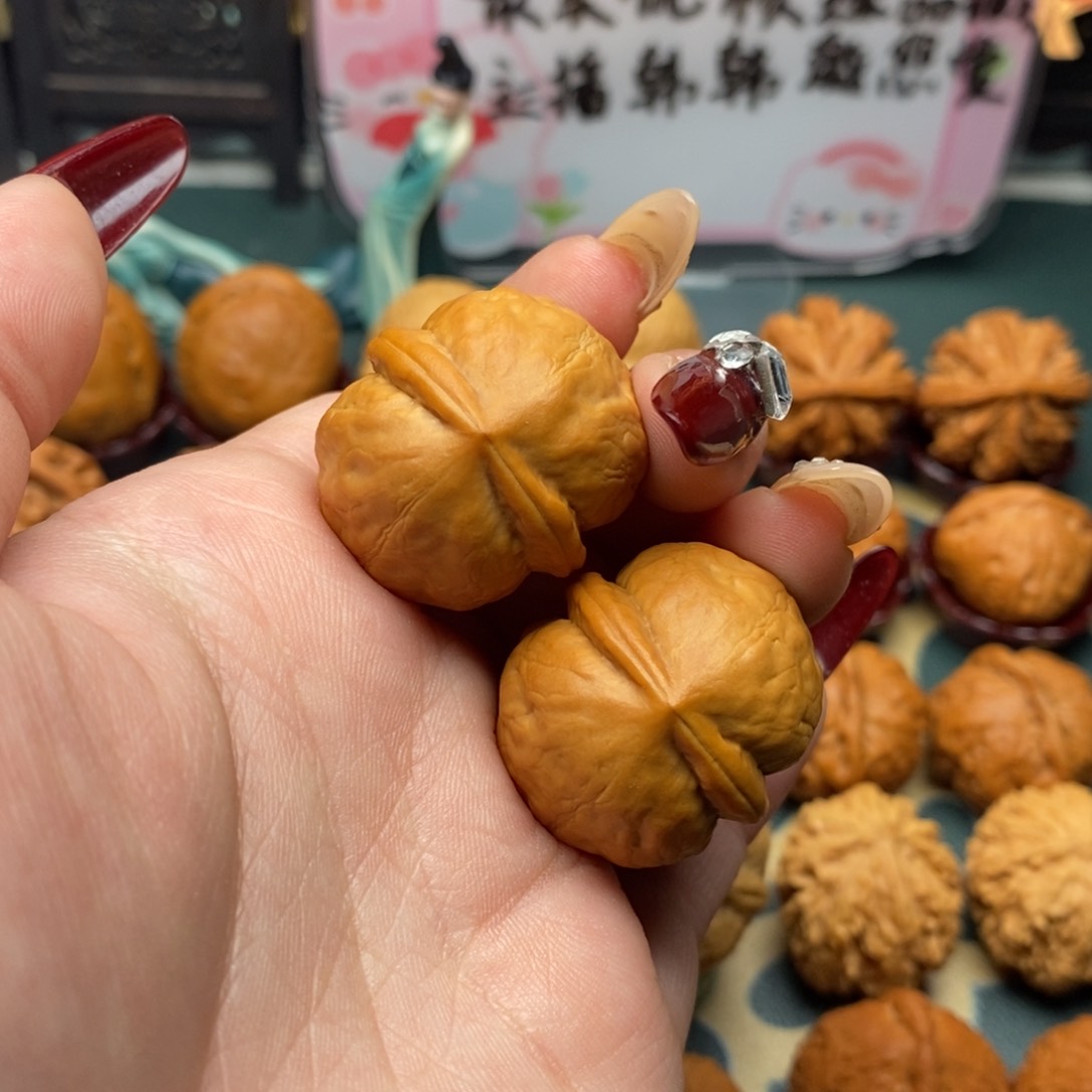 文玩核桃把件海豚