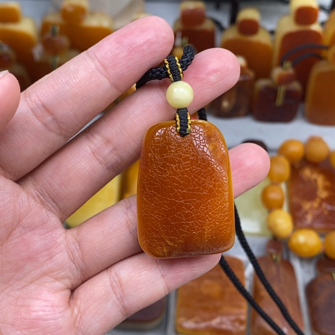 琥珀未镶嵌珠宝奇石