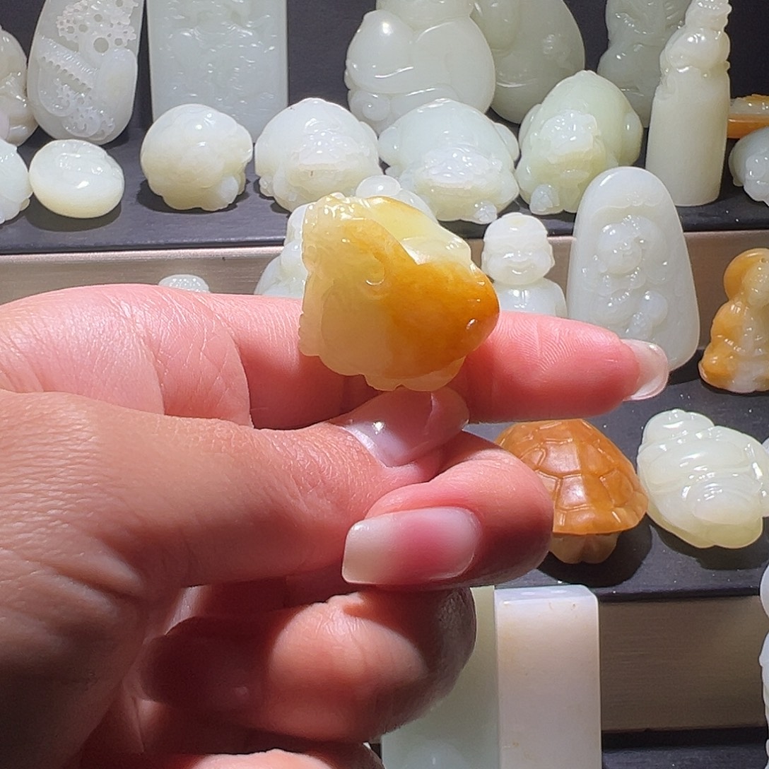 我***!和田玉未镶嵌颈饰